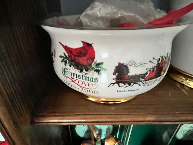 Thumbnail: Large Potpourri Bowl