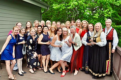 Gruppebilde_17_mai_2018_rødt_hvitt_og_bl