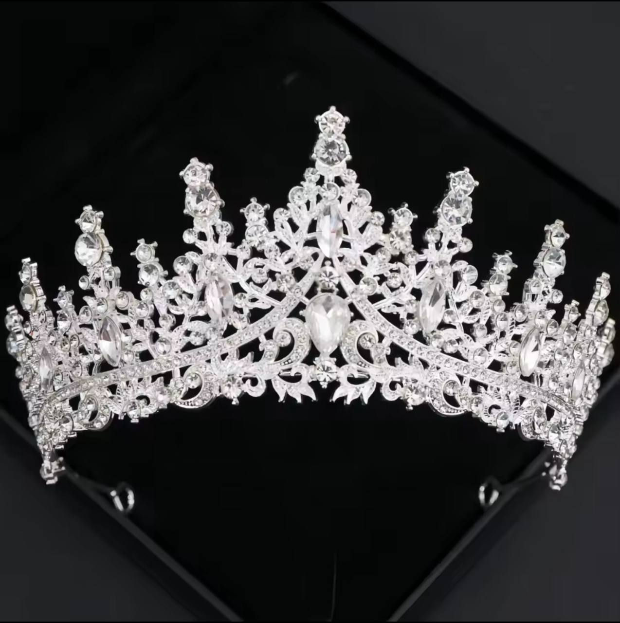 Корона діадема  срібна з прозорими камінцями №4 (Діаметр 14 см)