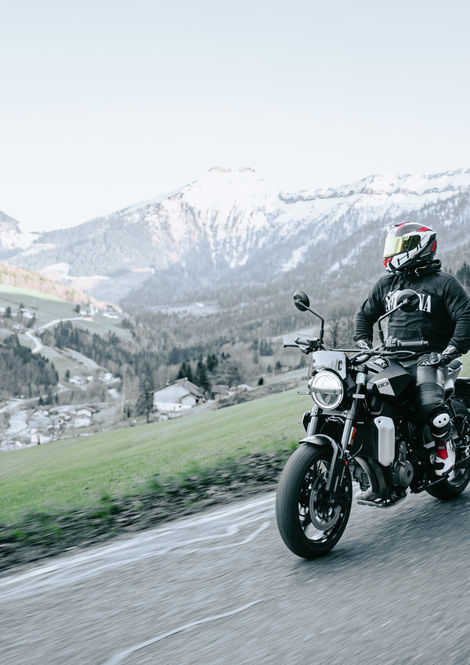 Husqvarna Svartpilen 801