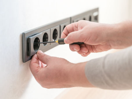 Riesgos de Descarga y Dispositivos Eléctricos