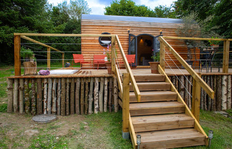 Different angle of the lodge outside 