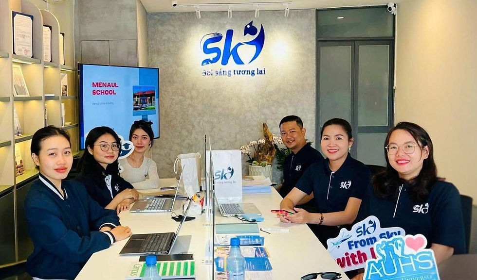 (Đội ngũ tư vấn viên Sky Education Quận 7 chuyên nghiệp và tận tâm)