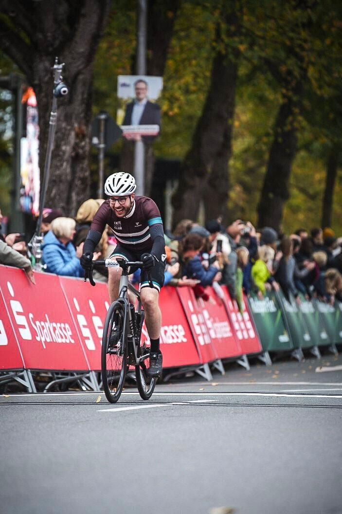 Member Dominik S. finishte sein erstes Rennen überhaupt. Und das direkt im Arabica Kit. Congrats.