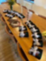 Traditionell erhalten alle TeilnehmerInnen unserer Holidays unser Roadbook sowie ein Event-T-Shirt mit Club Logo in Farben der Landesflagge.