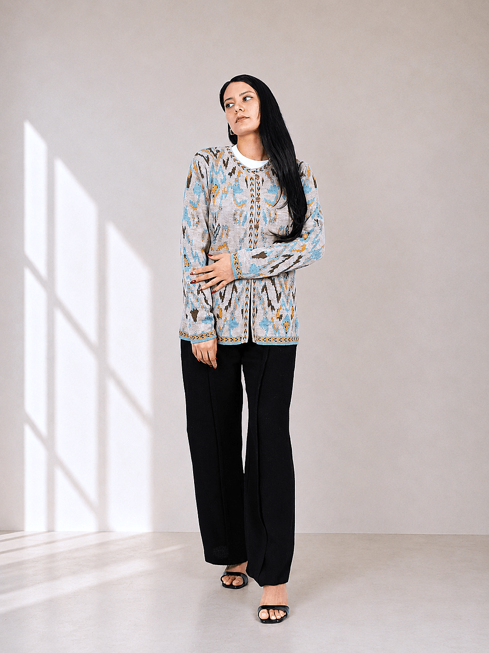 Miniatura: Alpaka Strickjacke Damen Vorderansicht – Eleganter Damenpullover