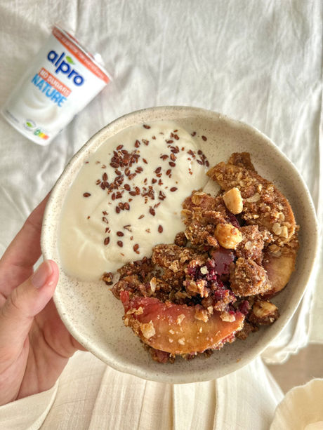 Heerlijke crumble van appel en rood fruit