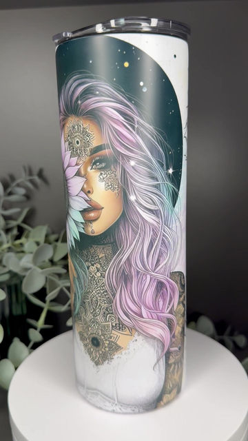 Miniaturbild: Inked Flower Girl