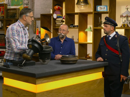 Verkauft Petroleum Lampe MHF , ingekocht van Daniel Scholz een unieke treinlamp uit 1850 die men vanuit boven op het dak naar beneden liet zakken voor verlichting in de wagon.