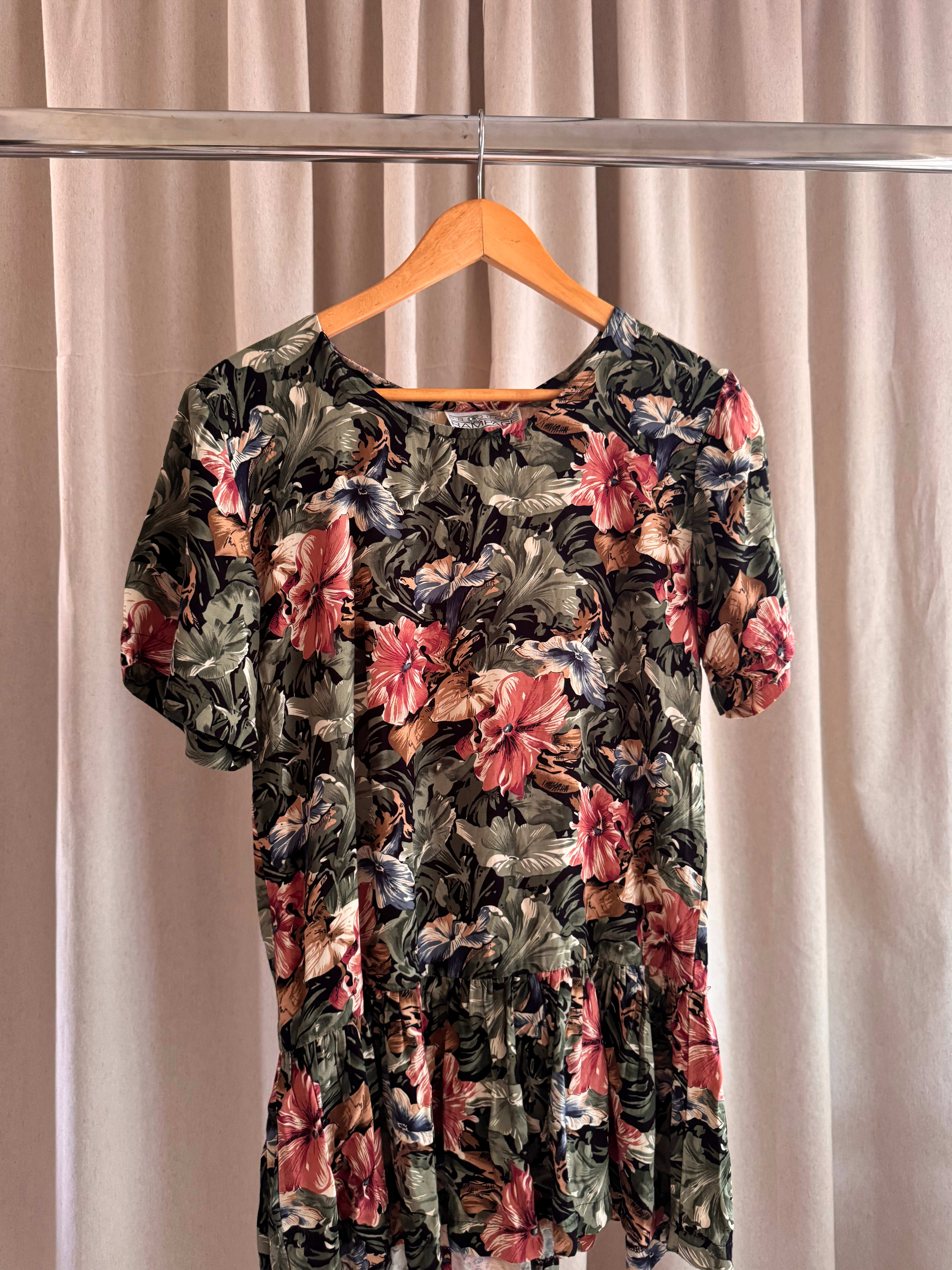 שמלת פרחים יפייפיה