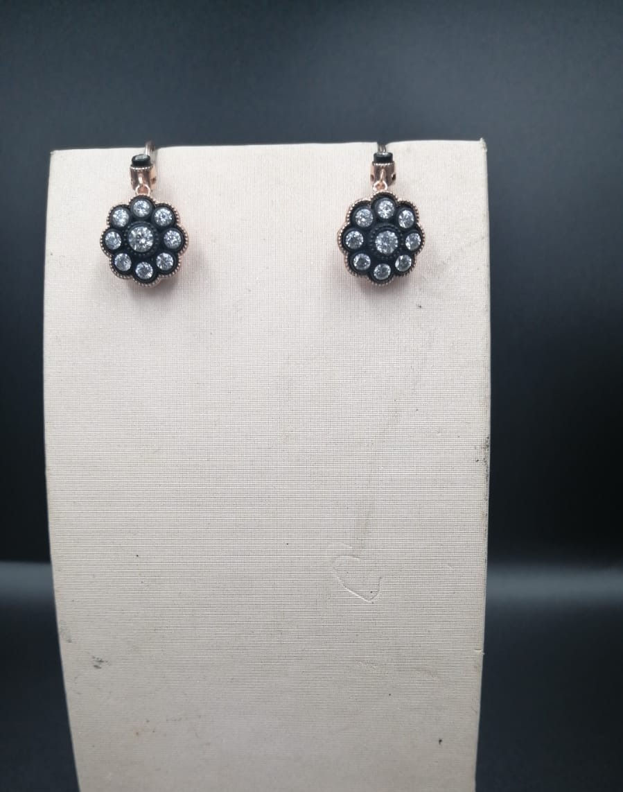 Küçük resim: Papatya Modeli Gümüş Küpeler / YERLİ ÜRETİM