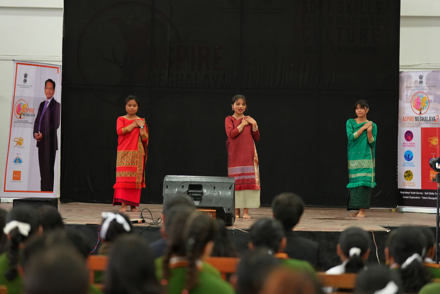 Basuklang Rynjah, Wansuk Gabriella Wahlang & Nazreen Mawniuh - CL 9 (Indigenous Performanc