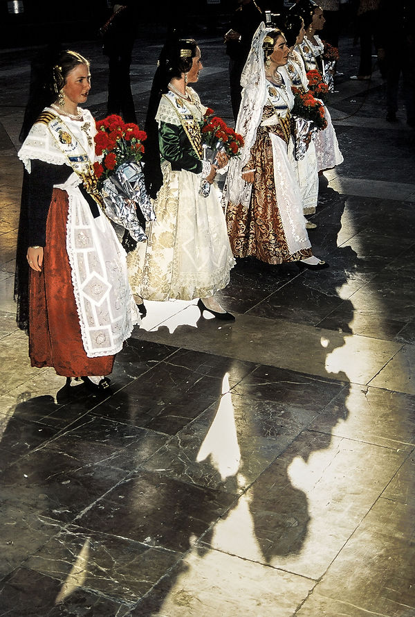 Procession de la Vierge des désemparés pendant les fallas de Valence en Espagne. Photographie de Jacques Bravo