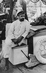 Sur_Traces_Commandant_Charcot_442X700-1.jpg