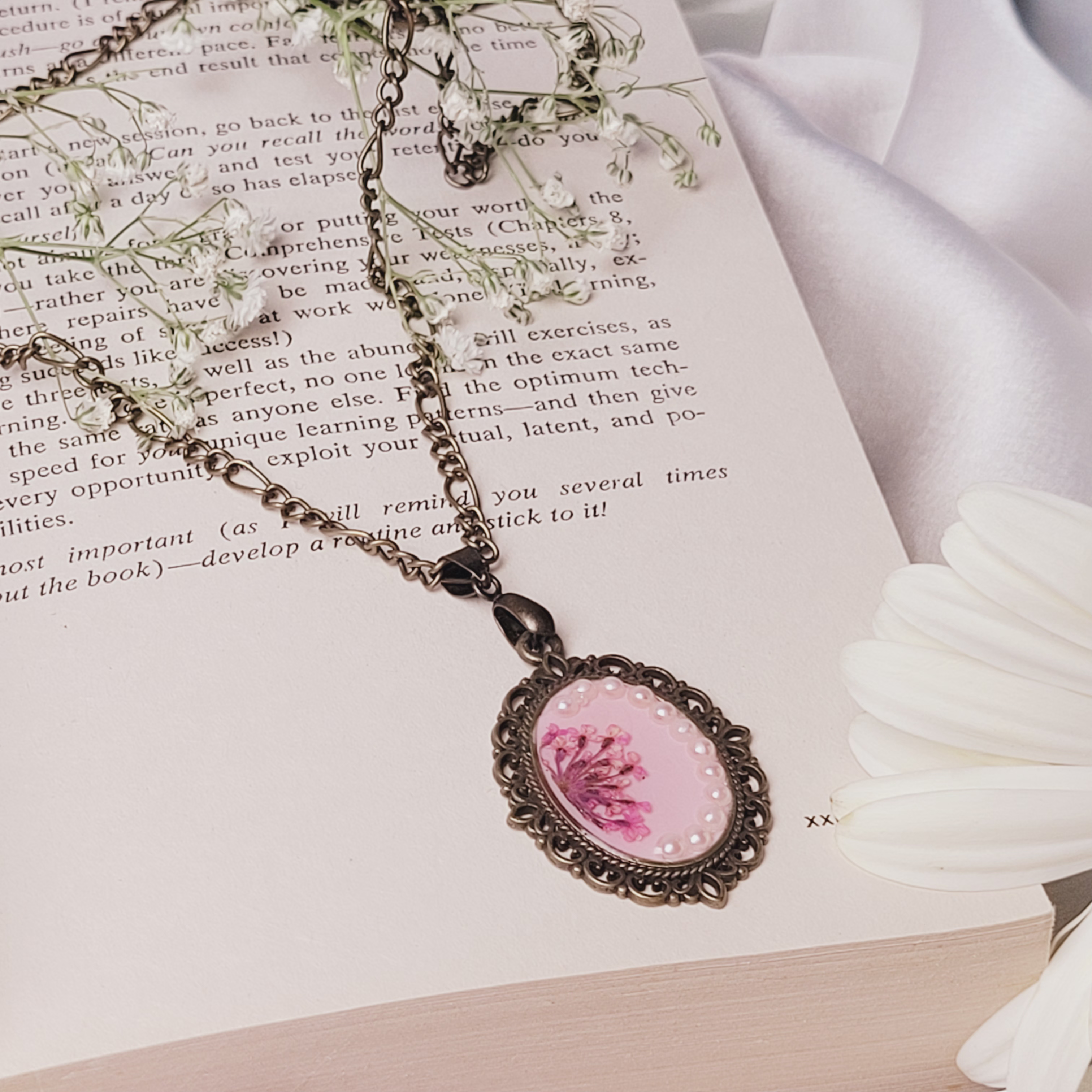 Antique Pendant with Pearl and Floral Design | Elegant & Vintage Resin Necklace