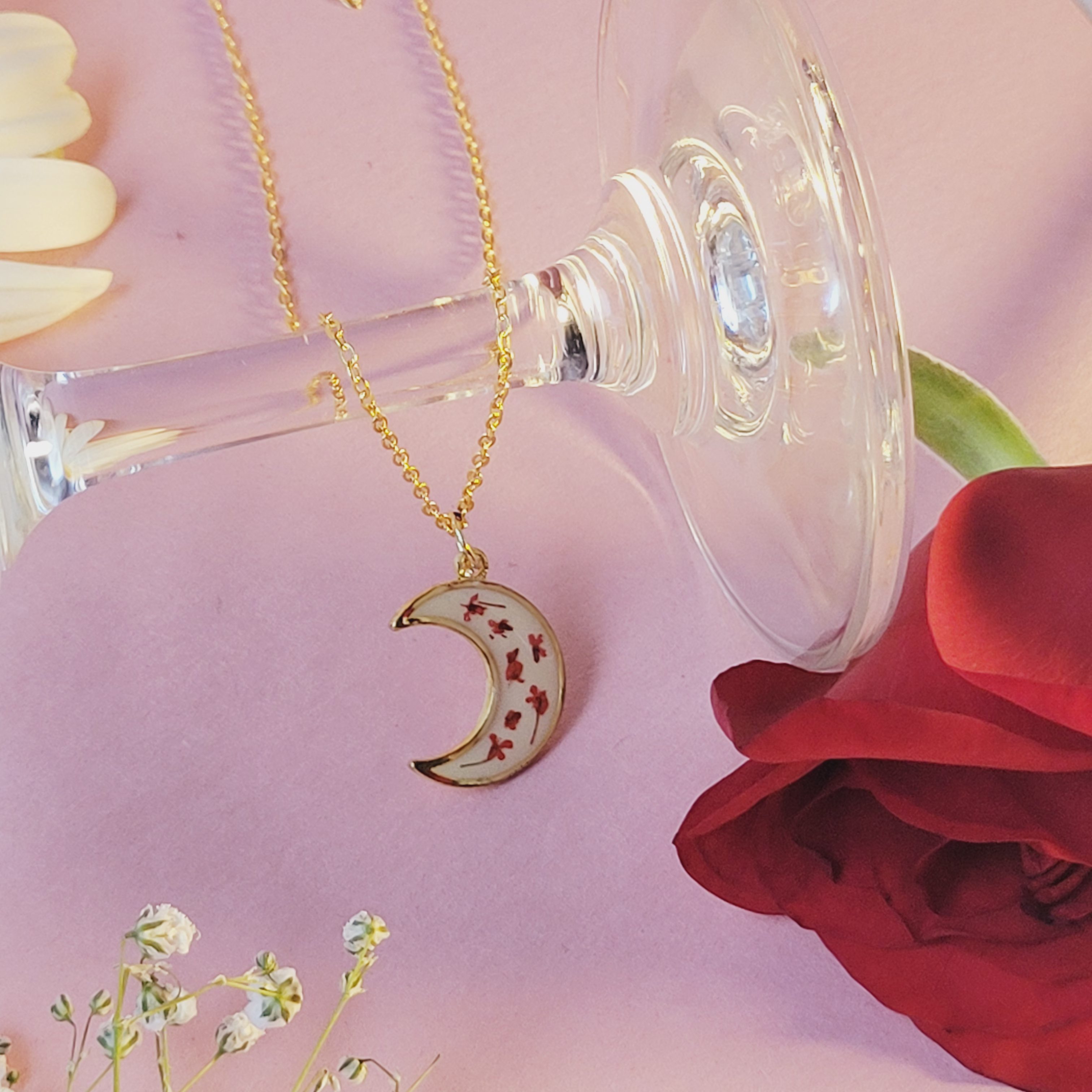 Red Queen Anne's Lace Cream Pendant | Vintage & Artistic Statement Piece