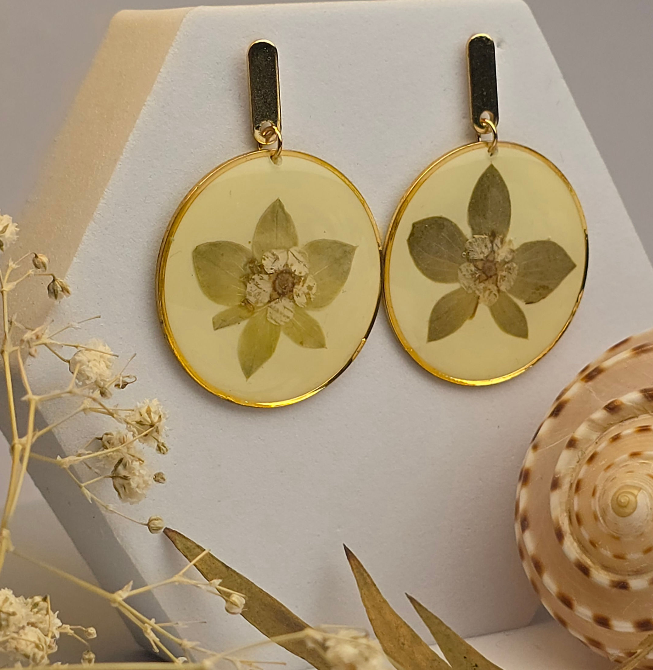 Leafy Gold Earring Timeless & Botanical-Inspired Fashion Piece