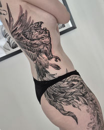 Phoenix, Rippenbogen, Rippentattoo, Oberschenkeltattoo, Rechte Körperseite