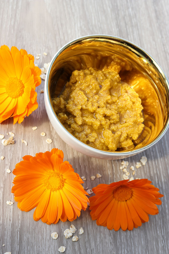 Golden Oat and Almond Scrub