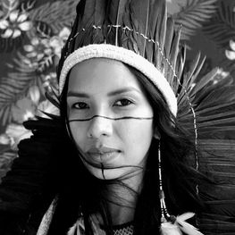 The Suraras do Tapajós, an all-female indigenous group from Alter do Chão, Pará, use carimbó to express their stories and resist threats to their land. Their performances, rooted in Amazonian culture, go beyond music, representing identity, empowerment, and love for the forest. Through their songs and dances, they denounce environmental injustices and stand as guardians of the Amazon.