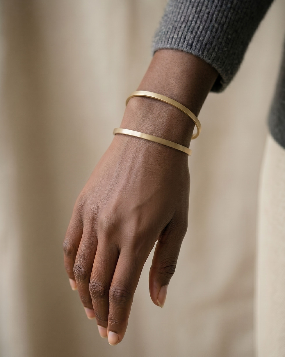 Bracelet_on_wrist_2K_202608120625.jpeg