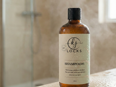 Flacon du SHAMPOO #1 KJ Locks, shampooing clarifiant doux. Solution pour un shampooing locks sans accumulation et des cheveux sains