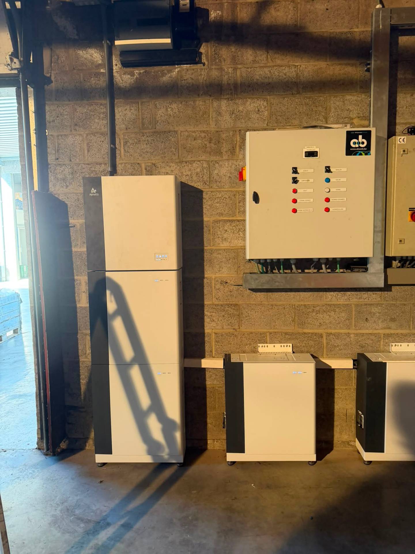 AlphaESS tower — technische ruimte