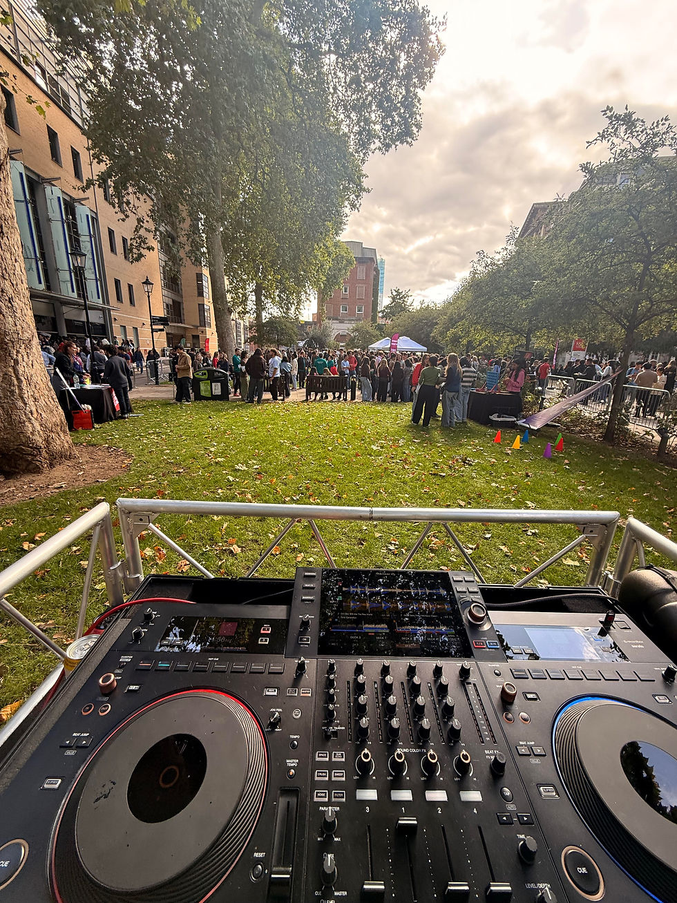 Kings College Student Arrival Party to thousands