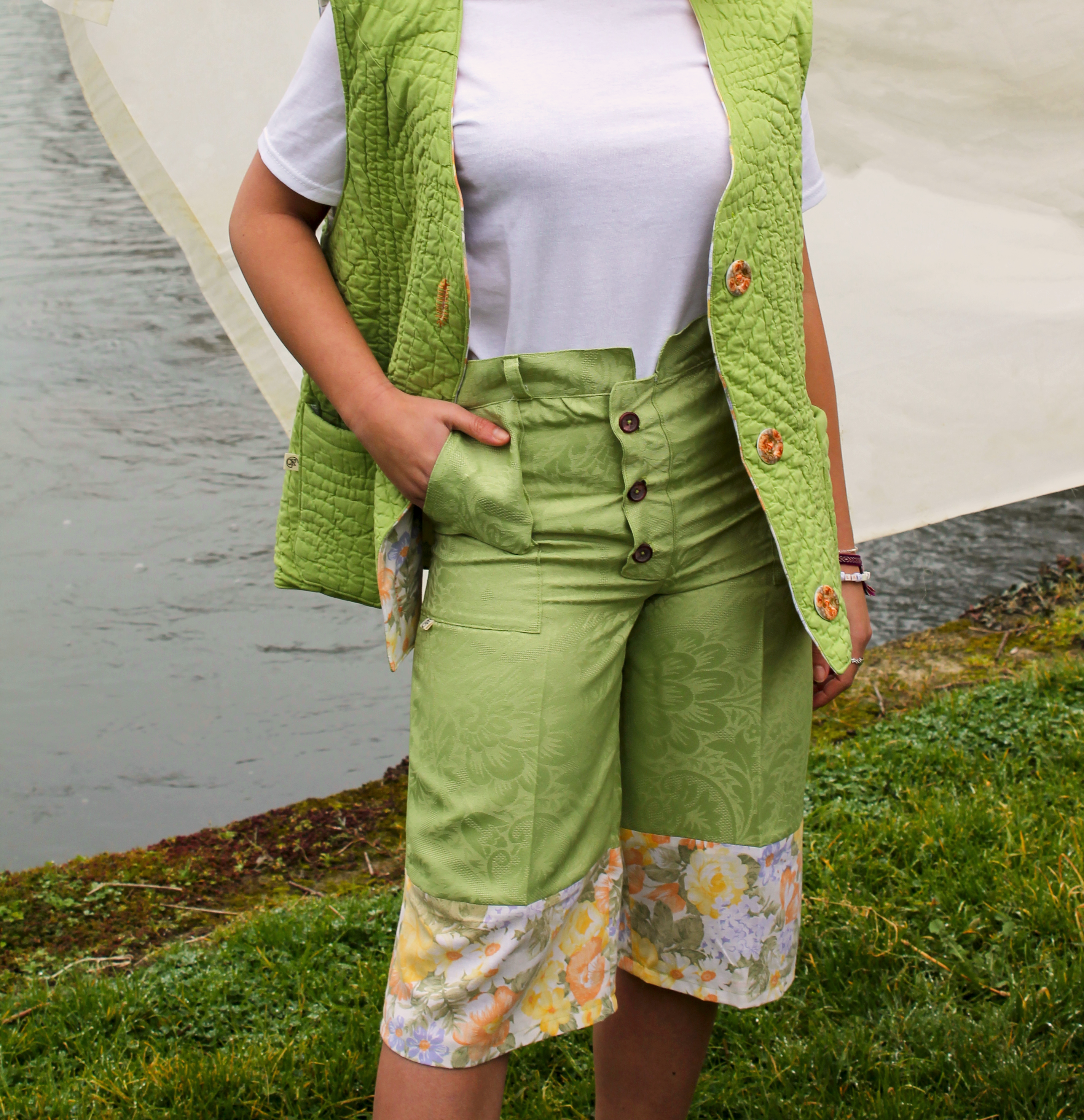 short vert porté de face