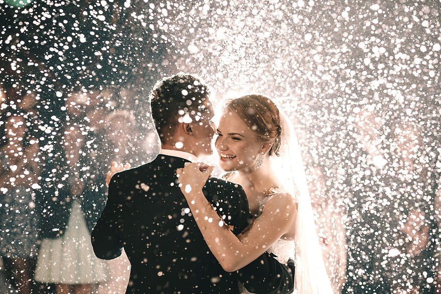 Hochzeit shutterstock_edited.jpg