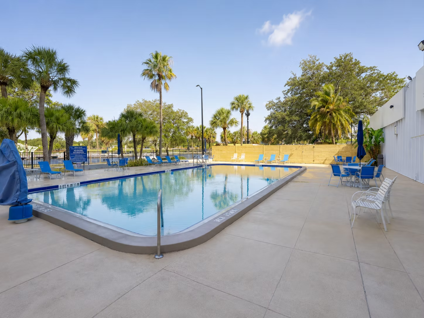 Barrymore Hotel outdoor pool
