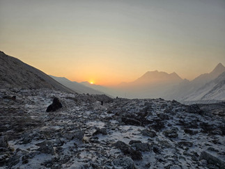 Himalaya bergen met mooie zonsopgang