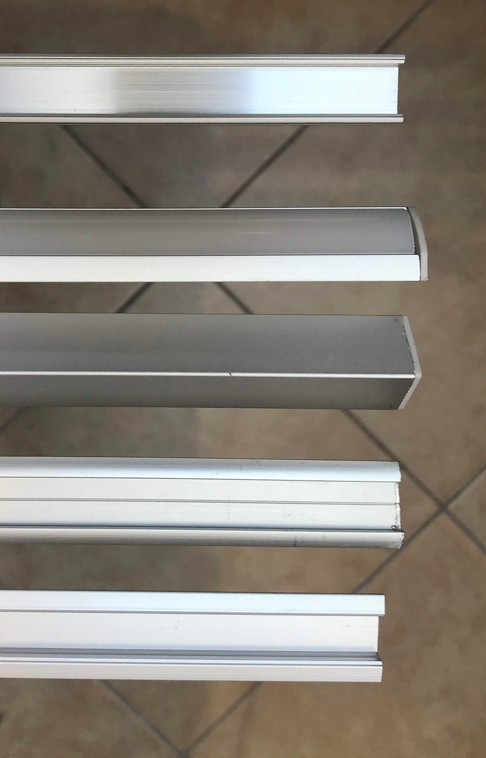 Miniatura: PROFILO / CANALINA IN ALLUMINIO DA INCASSO con alette/bordi spessi 2m per strip