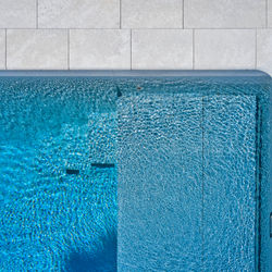 Pool mit fließendem Übergang zur Terrasse