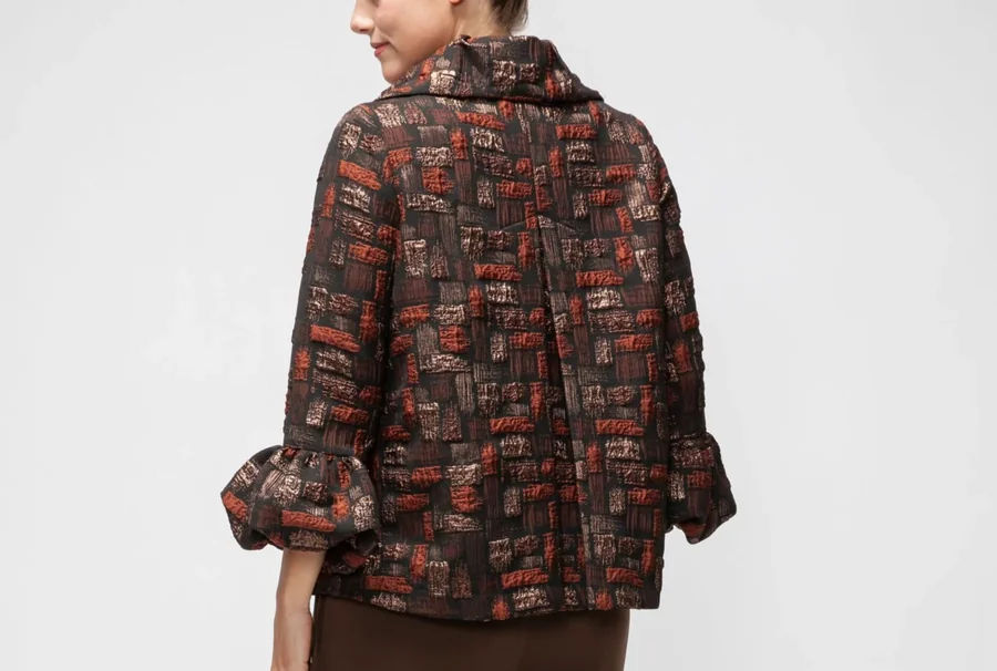 GREAT TEXTURE IN THIS JACKET