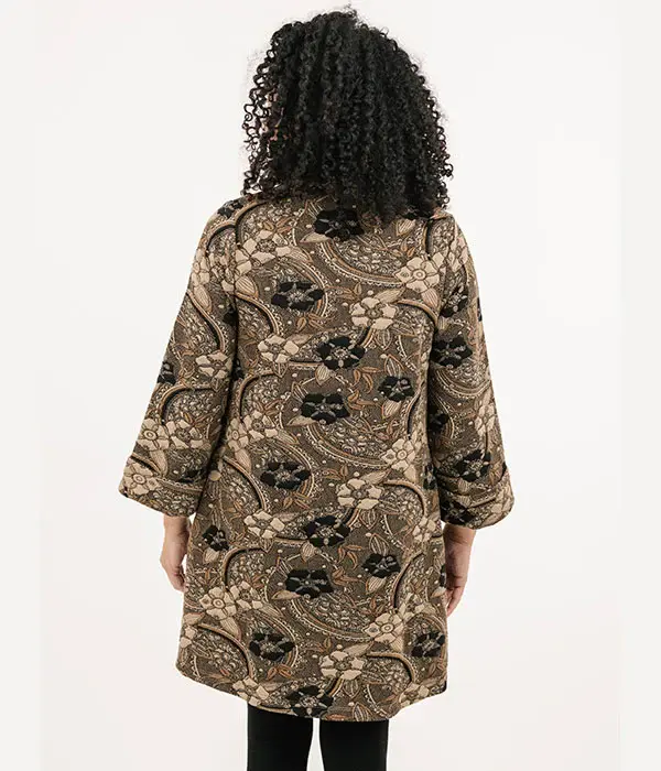 HIGH LOW CUT  SIDE POCKETS  IN A KNIT FABRIC