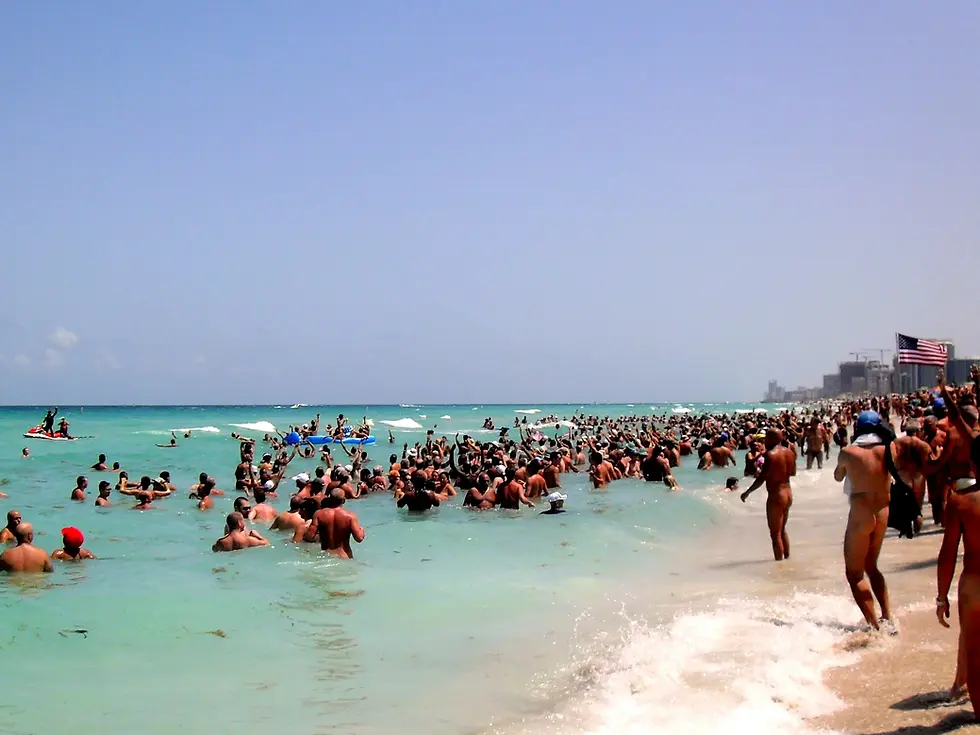 Haulover Beach ở Miami, Florida, nổi tiếng với khu vực bãi biển clothing-optional dành cho người yêu thích lối sống tự do với cơ thể.