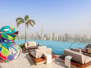 מלון SLS דובאי: עיצוב מודרני, מיקום מרכזי, ומחירים נגישים