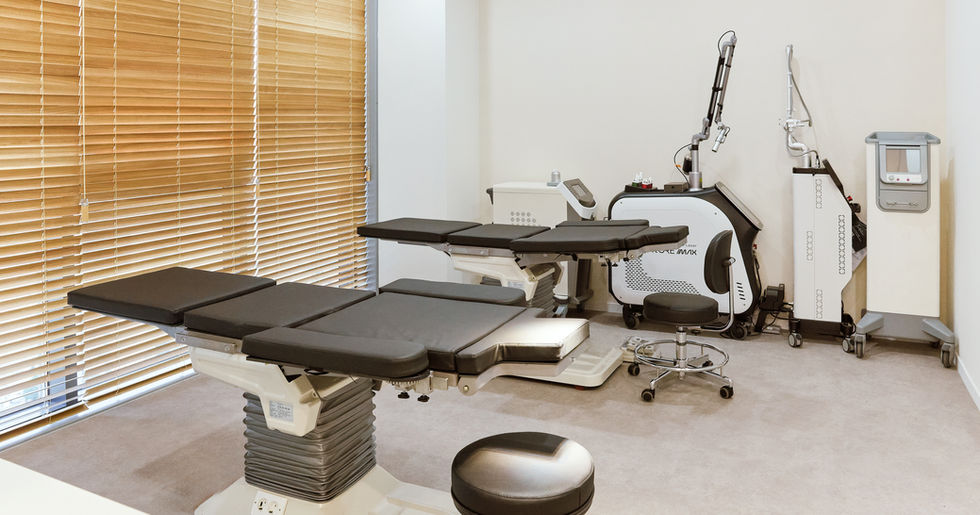 최신 의료 장비를 갖춘 숲피부과의원 시술실, 안전하고 전문적인 진료 환경