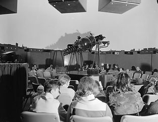 Original GOTO Model M-1, opto-mechanical star projector, with an audience attending the Planetarium around 1970 (Credit: Museums Victoria).