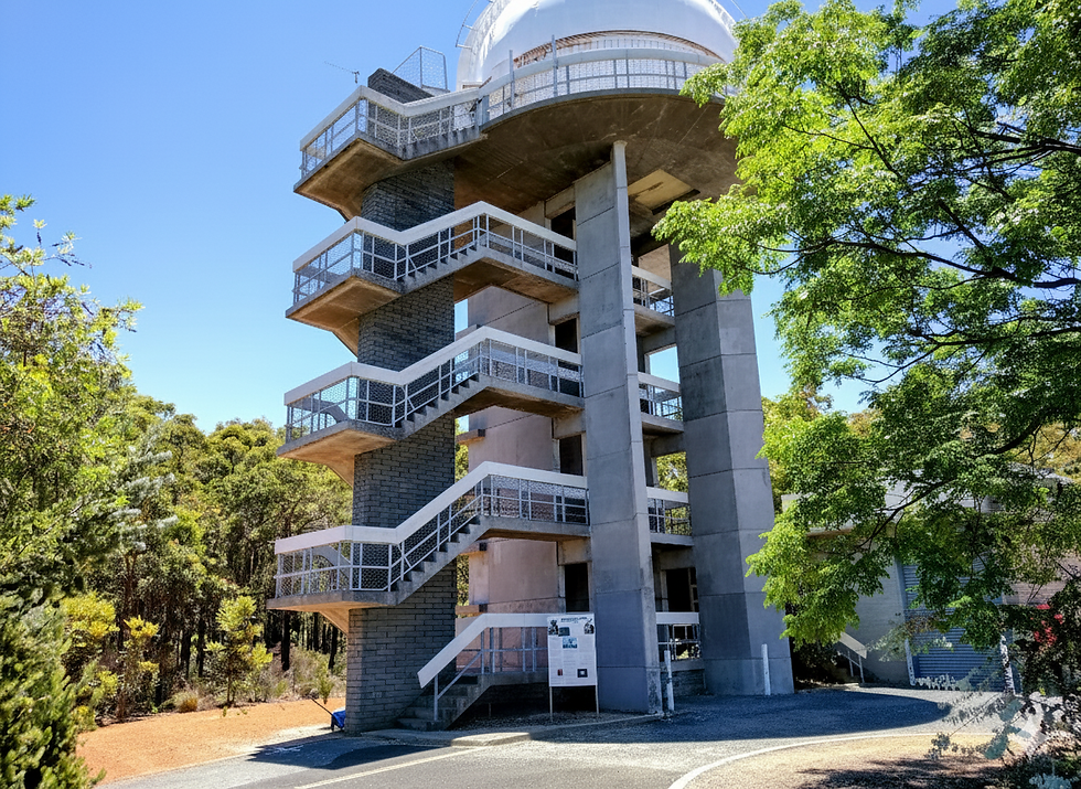 The dome of the Lowell telescope at Perth Observatory is raised nine metres above the ground. The elevation above the surrounding bush improves the telescope’s images by ensuring a smooth flow of air. The telescope was officially opened in 1971 and belongs to the Lowell Observatory in Arizona, USA. Among other research, astronomers using the telescope were the co-discovers of the rings around the planet Uranus in 1977. Photo Nick Lomb