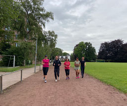 Laufen auf dem Sportplatz, Laufen auf unterschiedlichem Untergrund