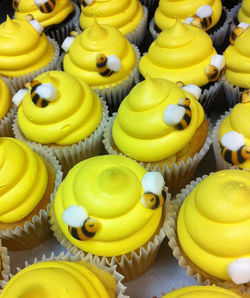 bee hive cupcake