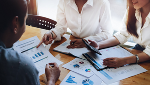 Proposal for Adjusting Construction Operation License with Foreign Contractors According to Current Laws