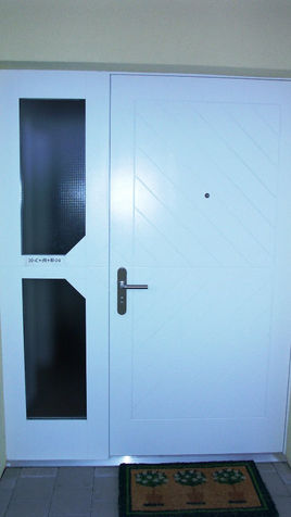 Haustüre weiss mit geteiltem Glas