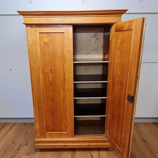 Restaurierter Bauernschrank Fichte Massivholz