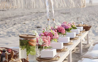 blissnics-hamptons-beach-picnic-table-pink-florals.jpg