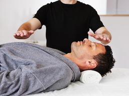 energy reiki and healing session at alive luxury wellness retreat spain, europe