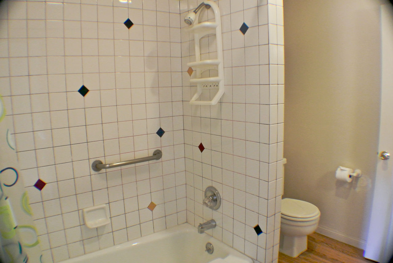 Jack & Jill bath