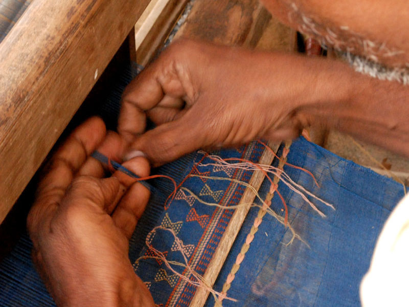extra-weft-hamir-bhai-bhujodi-kutch_edited.jpg
